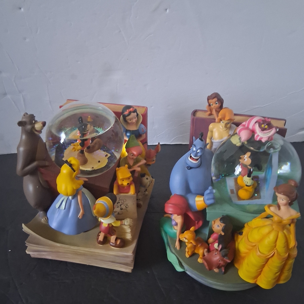 Disney Store The Art of Disney Storybook Musical Snow Globe Set of 2 (read)